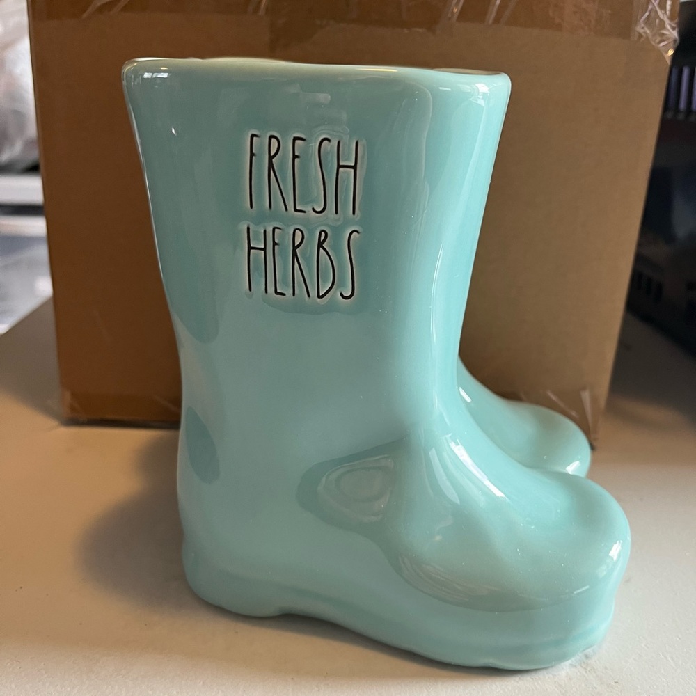 NIB Rae Dunn boots planter